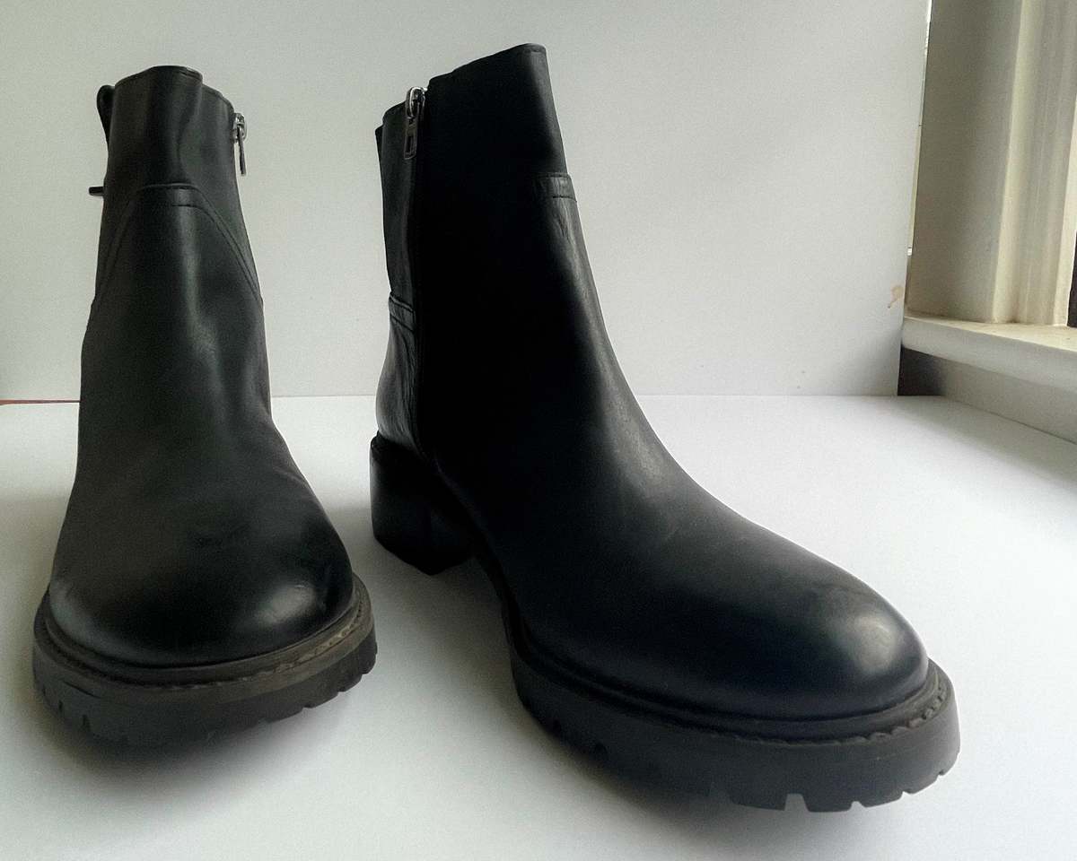Coach Lug Sole Turnlock Boots - black 