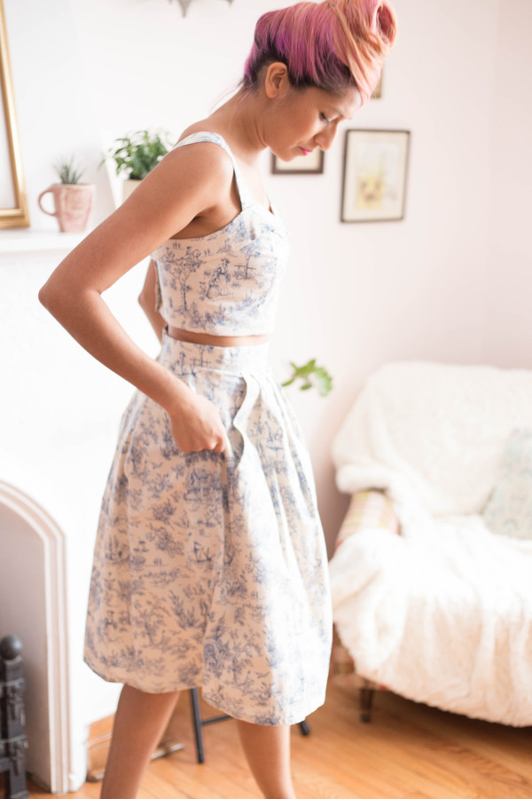 Birds of North America Ouzel Skirt (Cornflower Toile) Birds of North America Ouzel Skirt (Cornflower Toile)