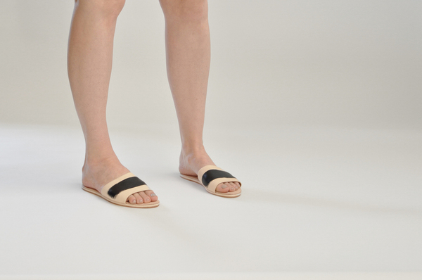 The Palatines "caelum" slide sandal | naked/black The Palatines "caelum" slide sandal | naked/black