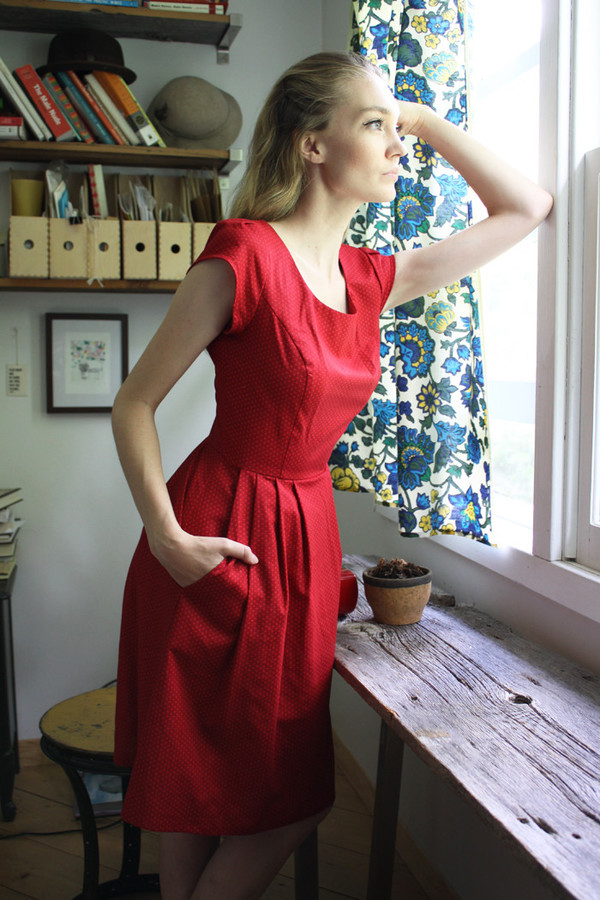 Birds of North America Macaw Dress (Red Dots) Birds of North America Macaw Dress (Red Dots)