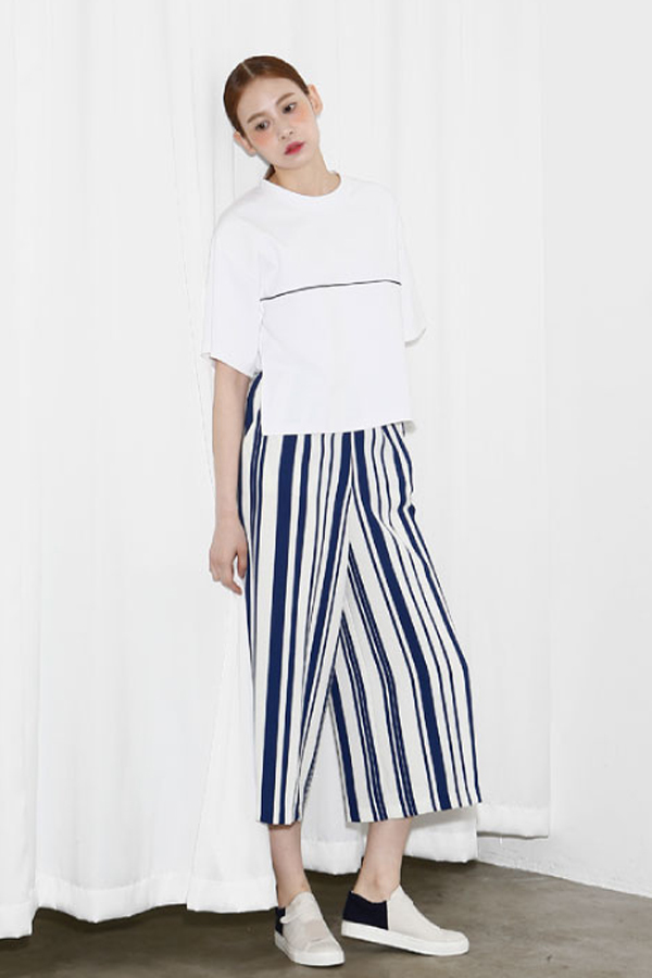 AMONG by ROCKET X LUNCH Oversized Slit Crop Tee- White AMONG by ROCKET X LUNCH Oversized Slit Crop Tee- White