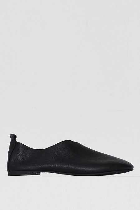 Date Flat in Black Creased Leather