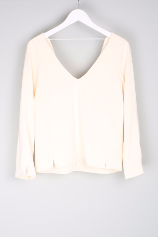 Atea Oceanie V-Neck Blouse Atea Oceanie V-Neck Blouse